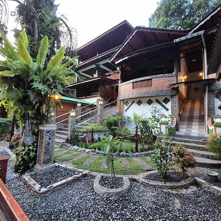 Sam'S Bungalows And Treks Bukit Lawang Exteriör bild