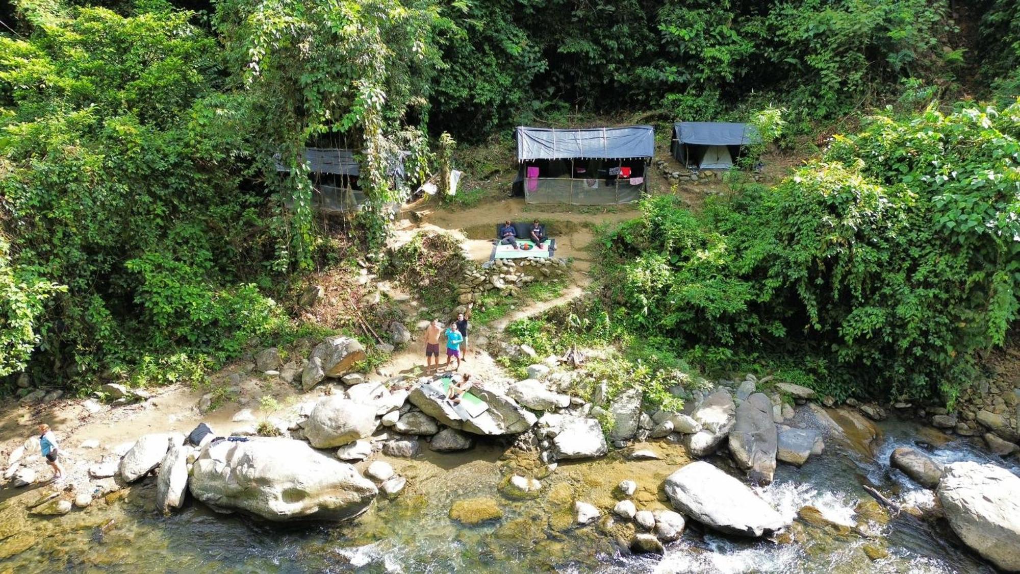 Sam'S Bungalows And Treks Bukit Lawang Exteriör bild