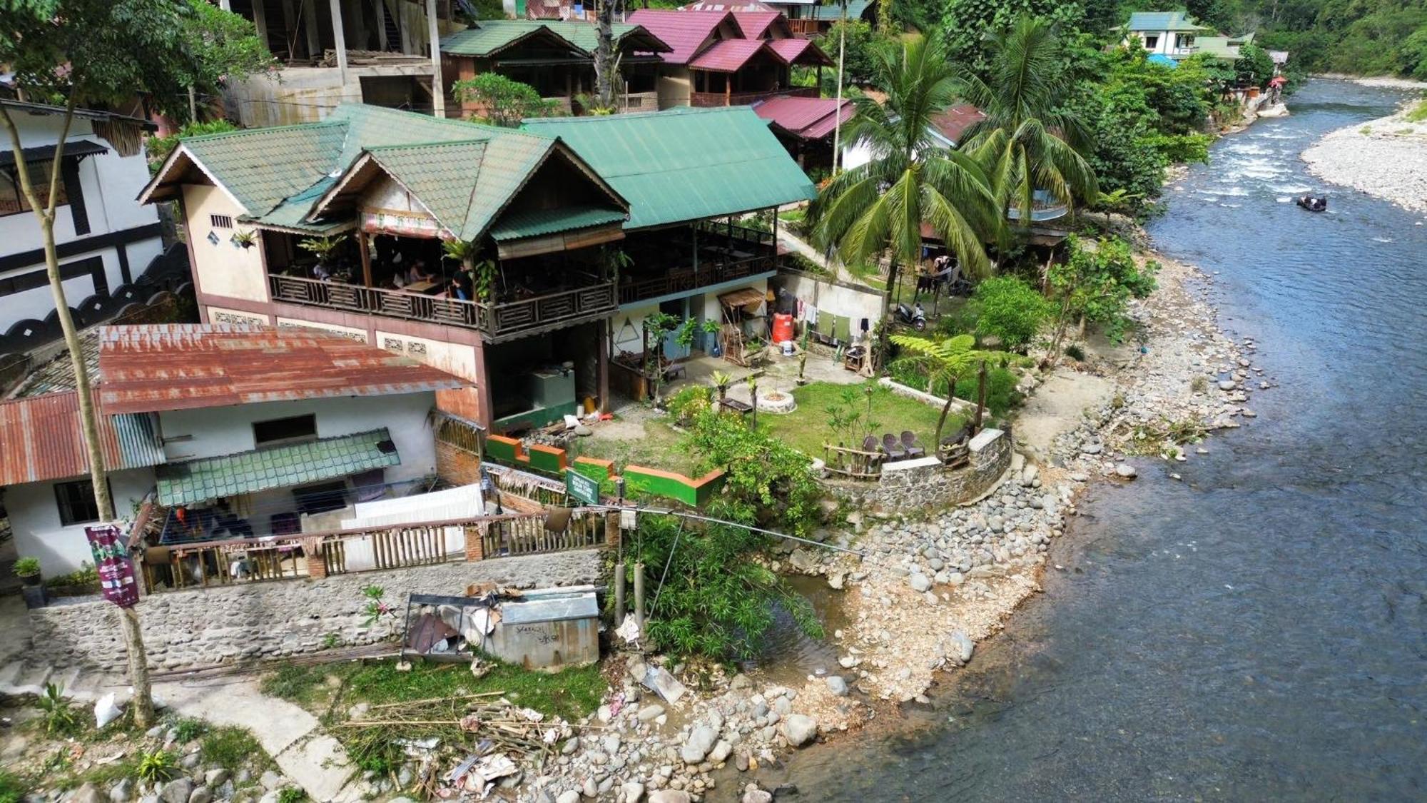 Sam'S Bungalows And Treks Bukit Lawang Exteriör bild