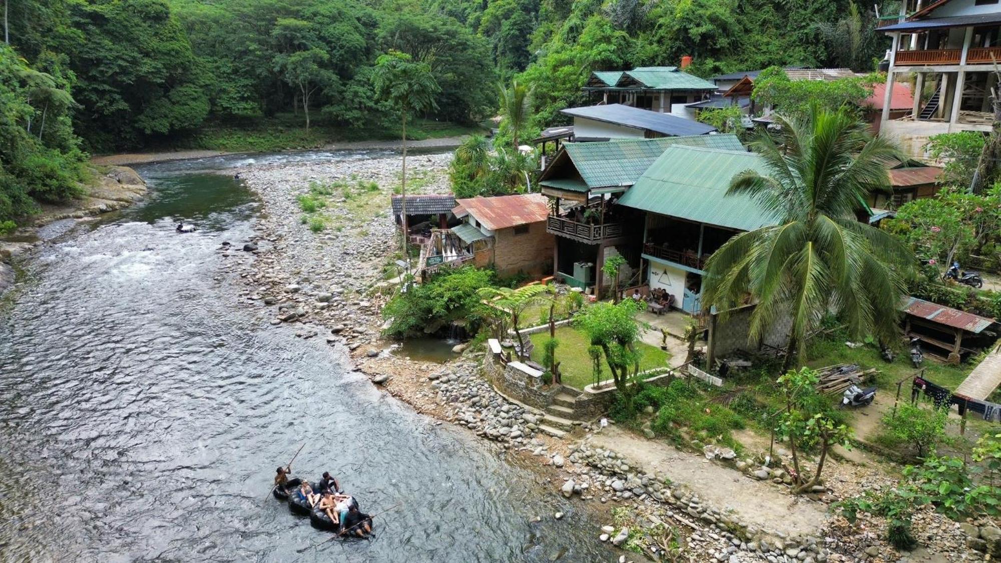 Sam'S Bungalows And Treks Bukit Lawang Exteriör bild