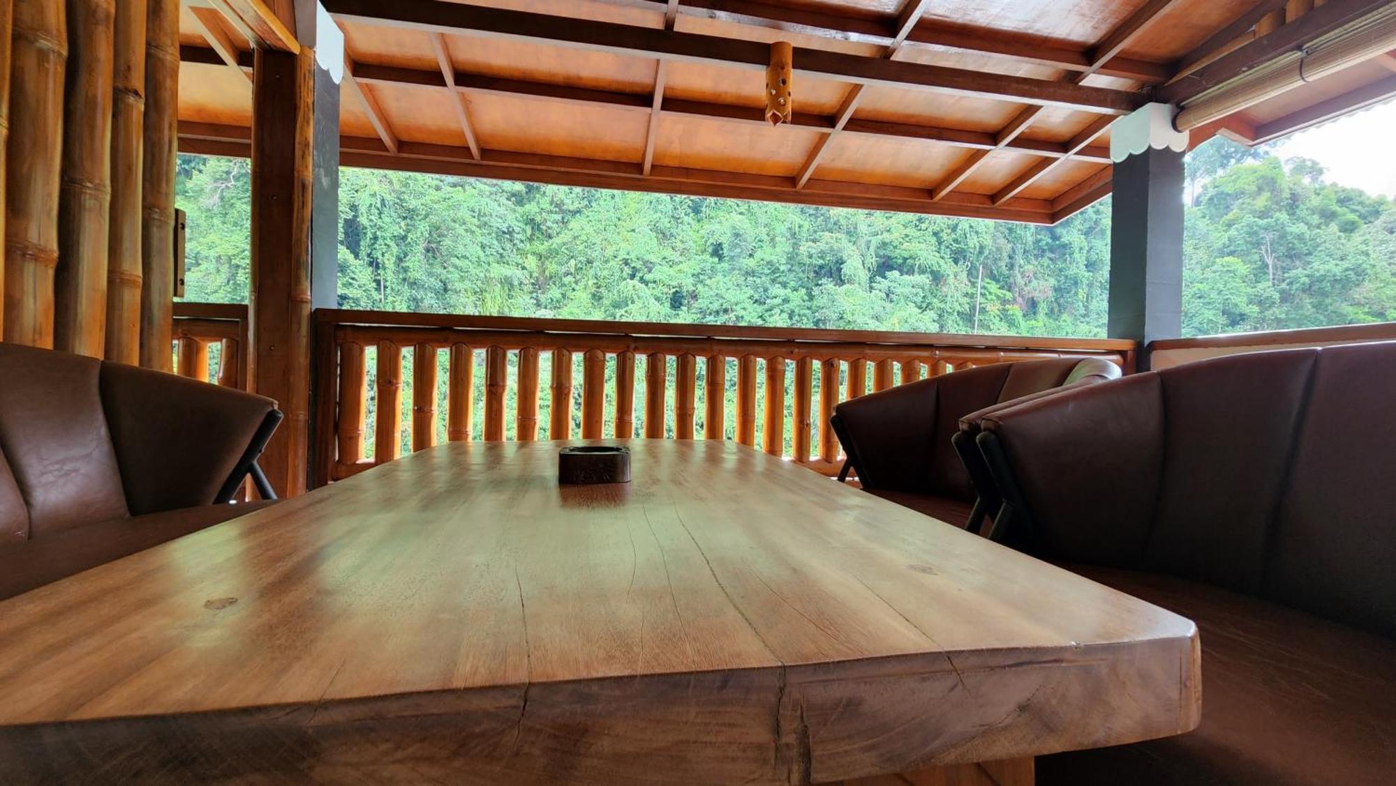 Sam'S Bungalows And Treks Bukit Lawang Exteriör bild