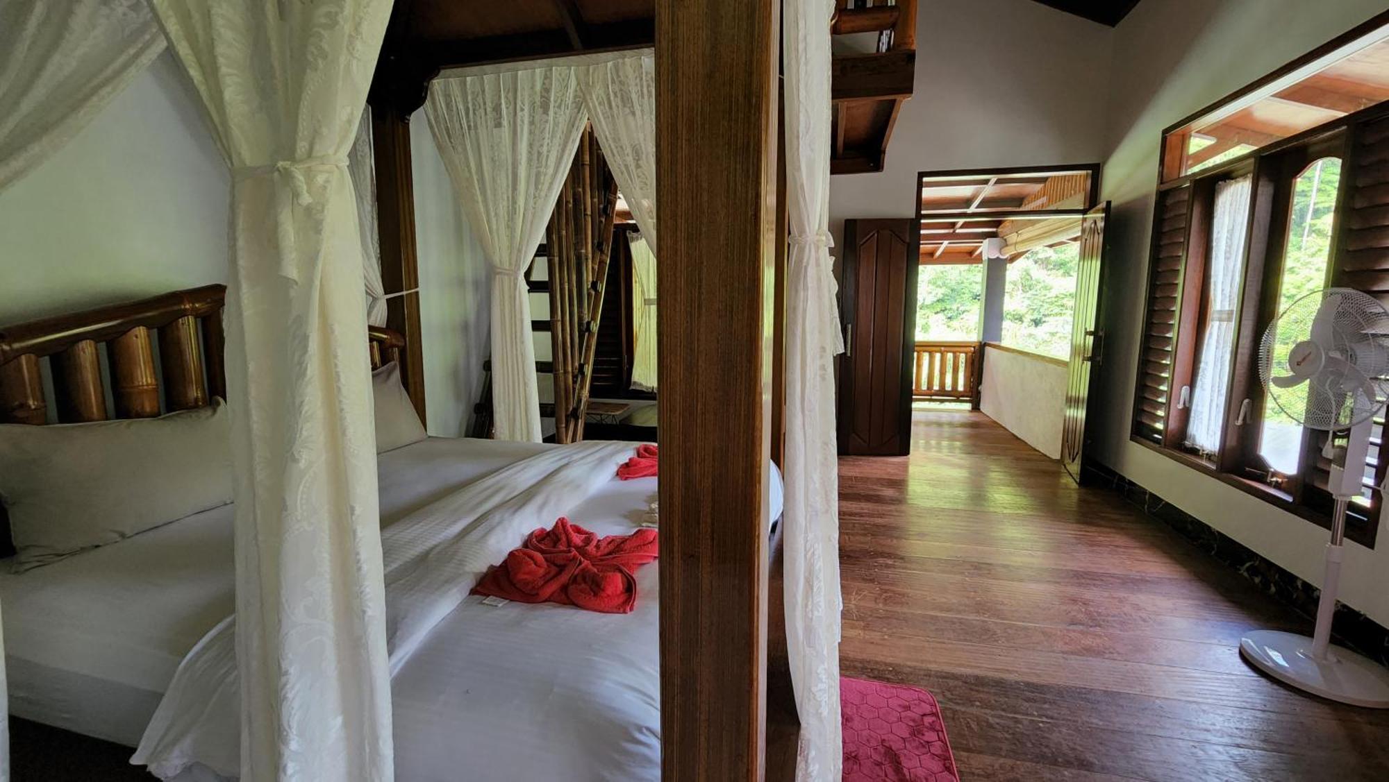 Sam'S Bungalows And Treks Bukit Lawang Exteriör bild
