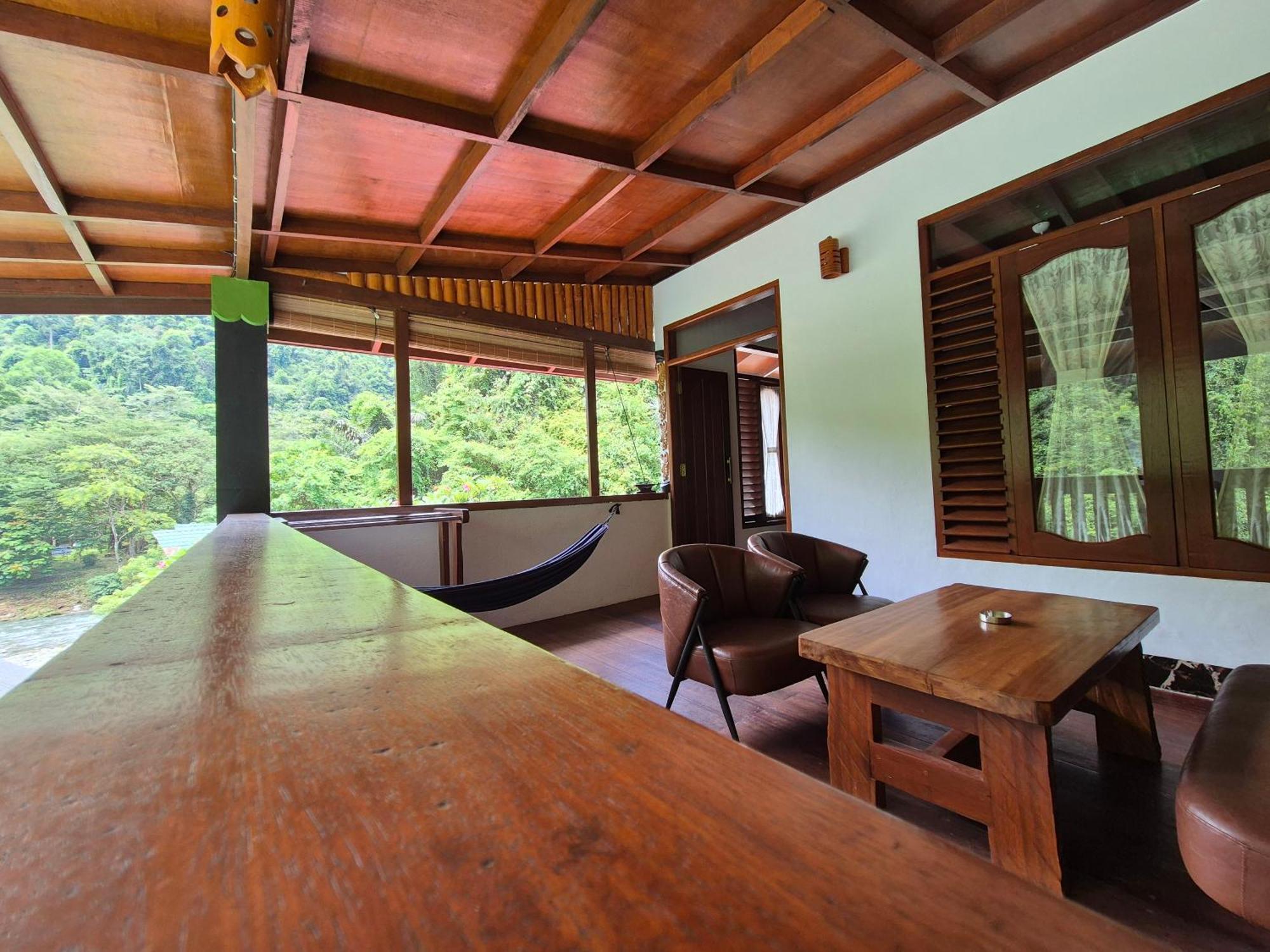 Sam'S Bungalows And Treks Bukit Lawang Exteriör bild