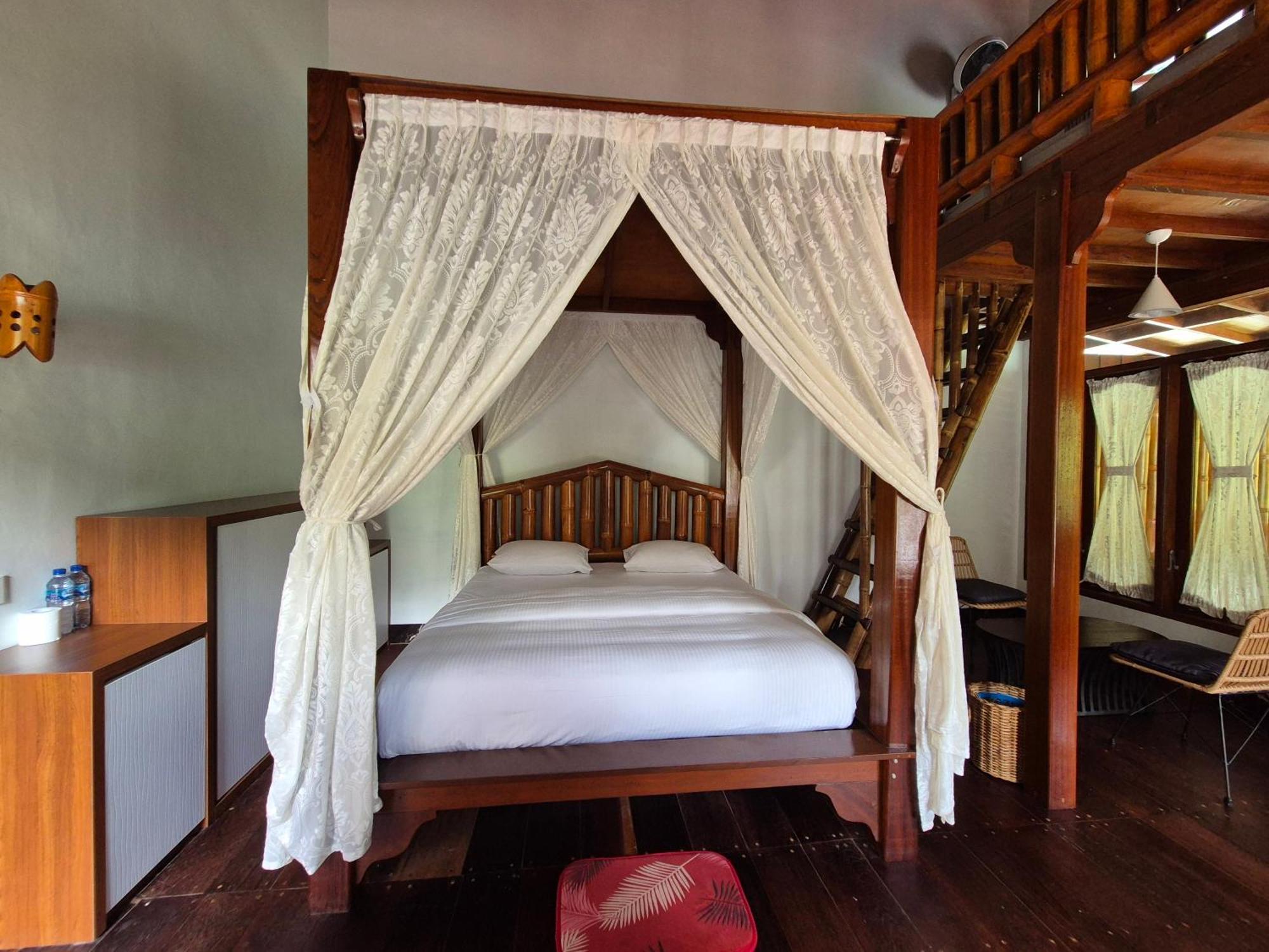 Sam'S Bungalows And Treks Bukit Lawang Exteriör bild