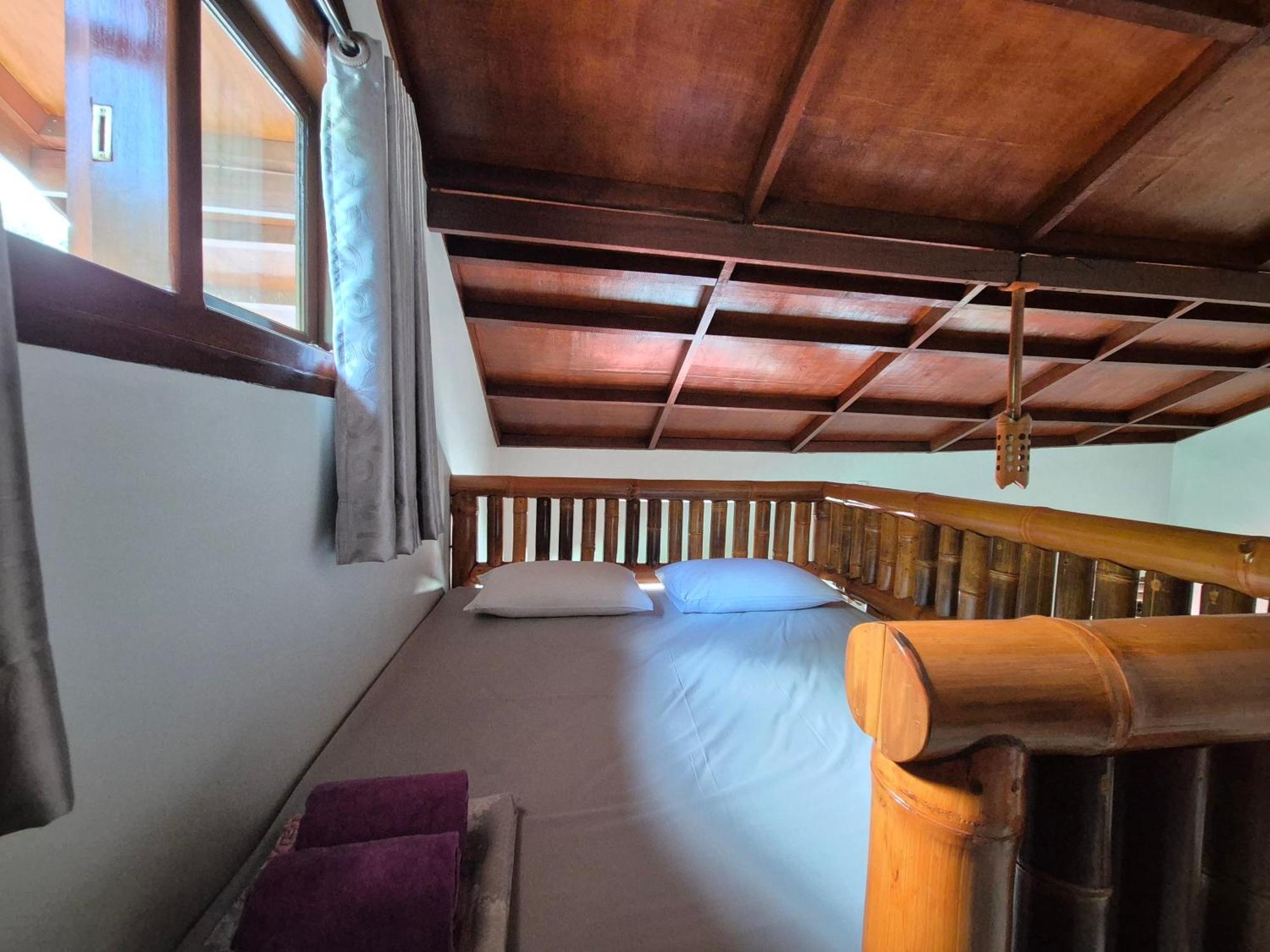 Sam'S Bungalows And Treks Bukit Lawang Exteriör bild