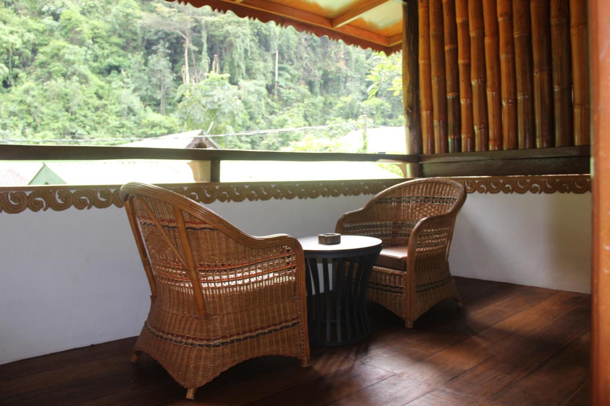Sam'S Bungalows And Treks Bukit Lawang Exteriör bild