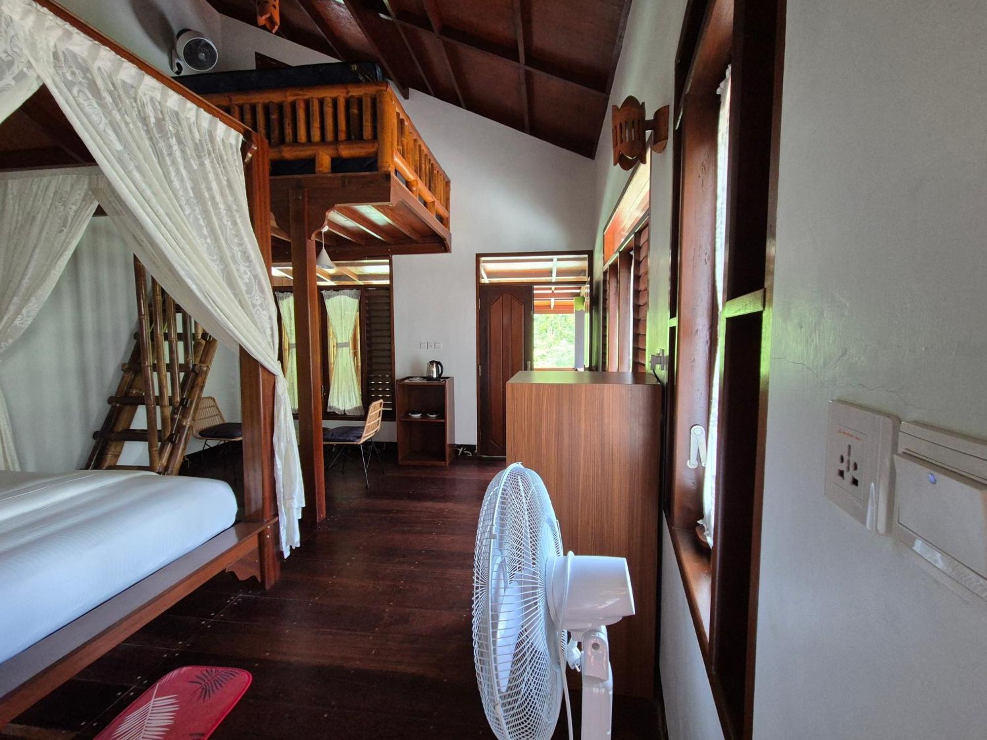 Sam'S Bungalows And Treks Bukit Lawang Exteriör bild