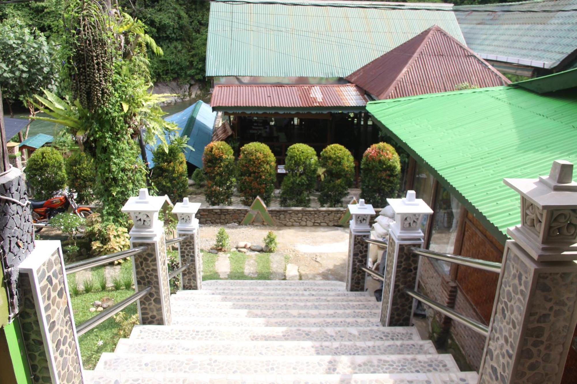 Sam'S Bungalows And Treks Bukit Lawang Exteriör bild