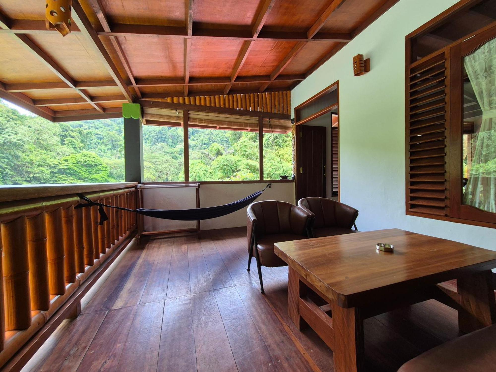 Sam'S Bungalows And Treks Bukit Lawang Exteriör bild